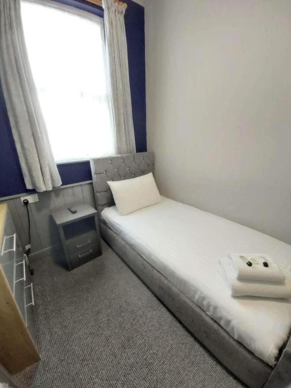 Oyo Ivy Hotel Скегнес Екстериор снимка